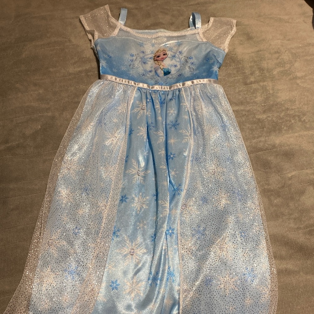Disney princess Elsa. Nightgown size 2T